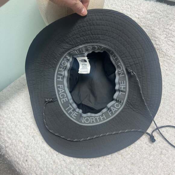 The North Face Horizon Breeze Brim Hat in Asphalt Grey - Picture 4 of 6